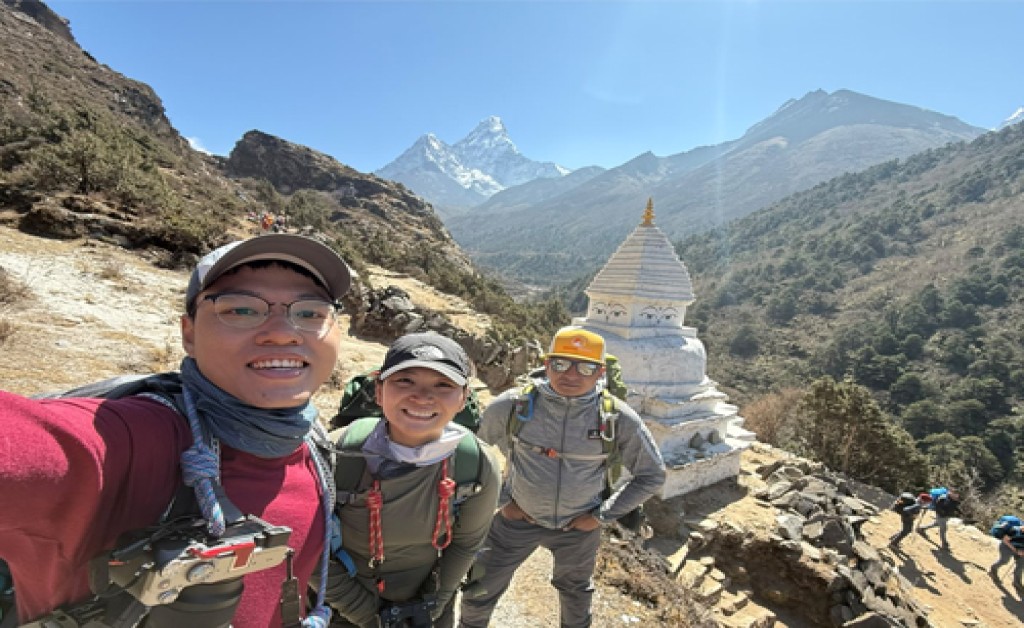 Amadablam Base Camp Via Gokyo Trek