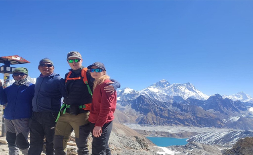 Gokyo RenjoLa Pass EBC Trek